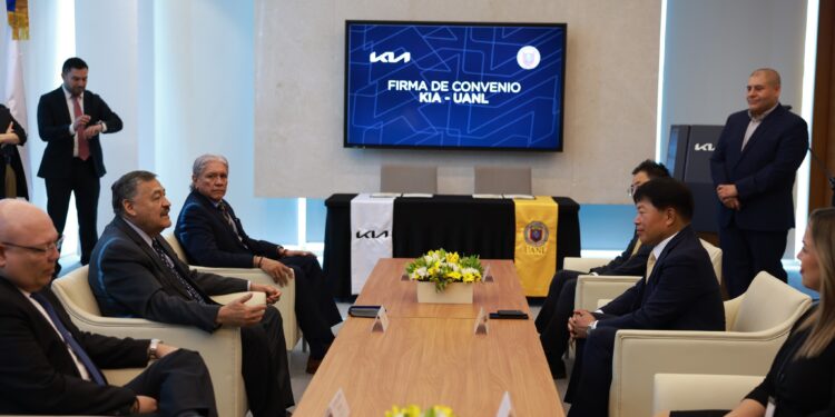 UANL firma alianza para impulsar talento universitario