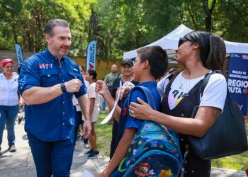 Extienden entrega de útiles escolares en Monterrey