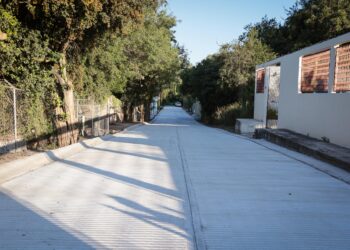 Entregan nueva obra de pavimentación en Santiago