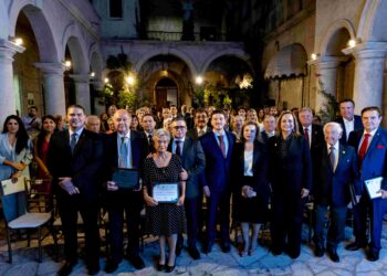 Samuel García reconoce labor de la UANL en la formación de abogados