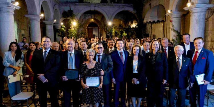 Samuel García reconoce labor de la UANL en la formación de abogados