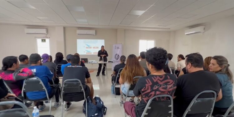 Senderistas se capacitan en primeros auxilios en Santa Catarina