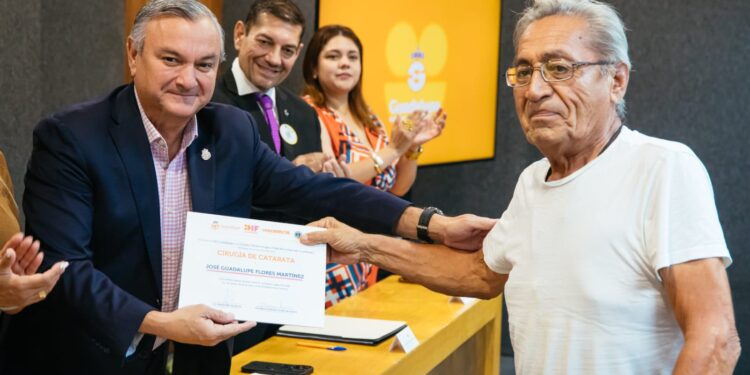 Realizan cirugías gratuitas de cataratas