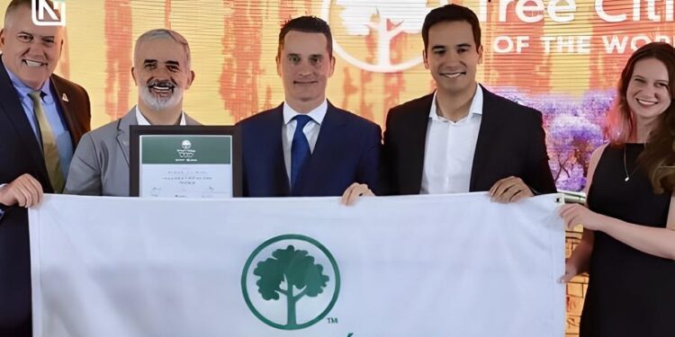 Recibe Monterrey distintivo mundial “Ciudad Árbol”
