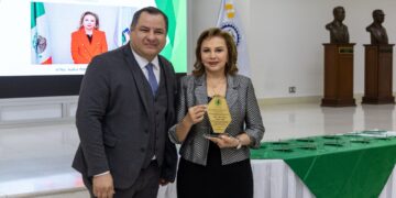 Reconocen a Contralora General de NL