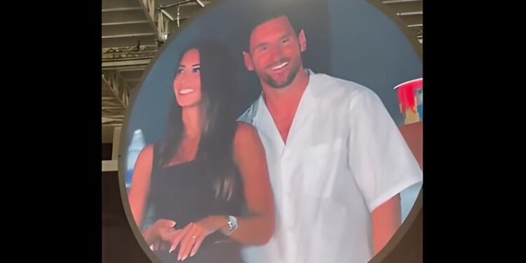 “Kiss cam” de Coldplay enfoca a Messi y a su esposa
