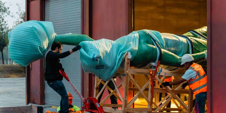 Regresa la Alegoría al Arco de la Independencia