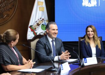 Telar firma convenio con Monterrey