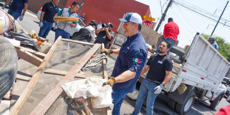 Llevan operativo de descacharrización a la colonia Topo chico