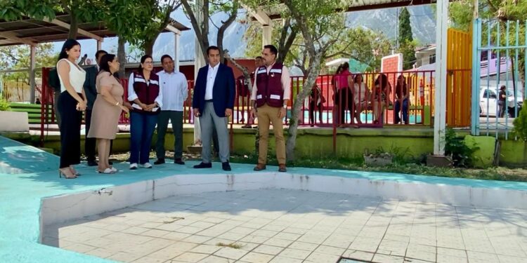 Rehabilitan escuelas en Santa Catarina durante receso escolar