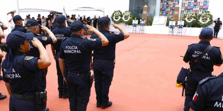 Rinden homenaje a elementos de seguridad en Escobedo