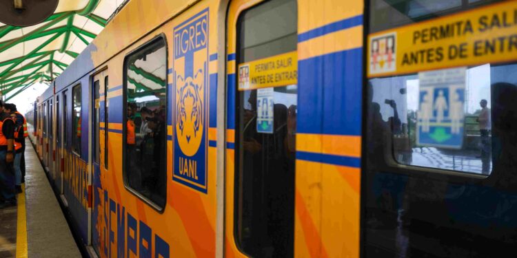 Presenta Gobernador vagón Tigres