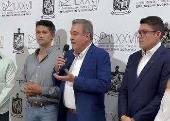 Entregan iniciativa de transporte escolar obligatorio