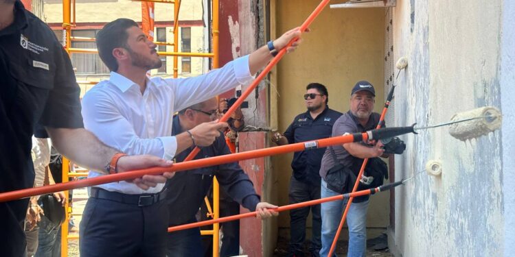 Inicia Samuel García regeneración de condominios Constitución