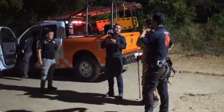 Rescatan a joven de las cascadas del Cerro de la Silla 