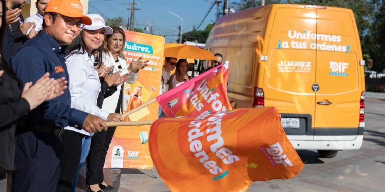 Arrancan entrega gratuita de uniformes escolares en Juárez