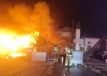 Se incendia casa rodante en la Industrial