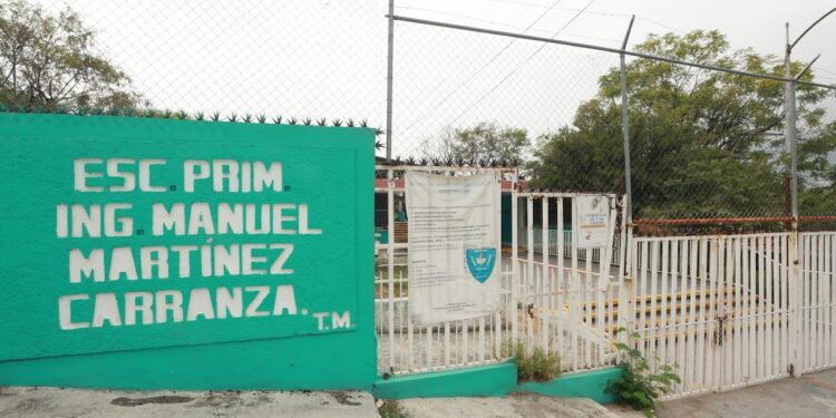 Inician operativo especial de limpieza en escuelas de Monterrey