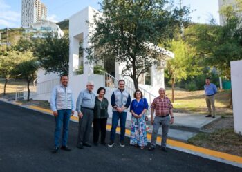 Entregan rehabilitación de calles en colonia Del Carmen