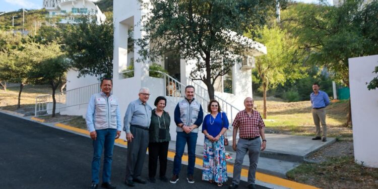 Entregan rehabilitación de calles en colonia Del Carmen