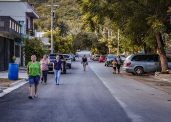 Entregan obras viales en comunidades de Santiago