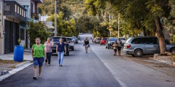 Entregan obras viales en comunidades de Santiago