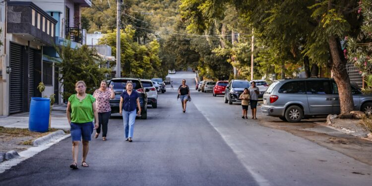 Entregan obras viales en comunidades de Santiago