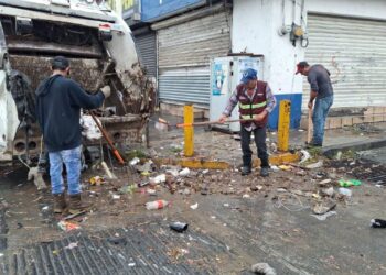 Realiza Santa Catarina labores de limpieza en pluviales tras lluvias