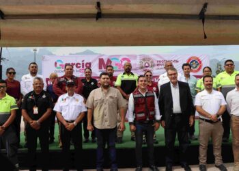 García y Bomberos de Nuevo León refuerzan coordinación