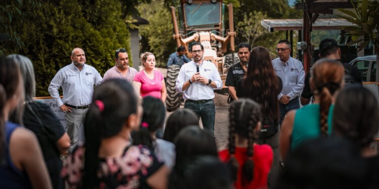 Avanza pavimentación de La Cieneguilla en Santiago