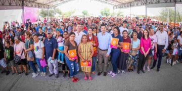 Benefician a más de 5 mil personas con programas sociales