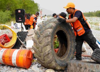 11 toneladas de basura retiradas del río Santa Catarina