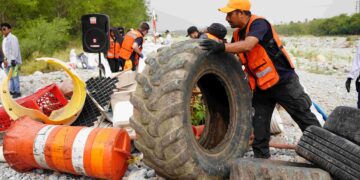 11 toneladas de basura retiradas del río Santa Catarina