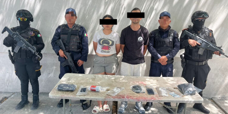 Detienen a dos por posesión de narcóticos en Salinas Victoria