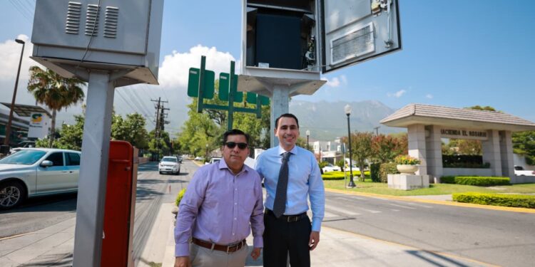 Arrancan modernización de semáforos en San Pedro