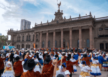 Concluyen Mitote Folklórico con baile masivo en Macroplaza