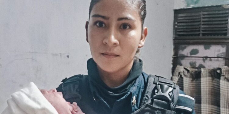 Apoyan policías de Guadalupe a mujer en labor de parto 