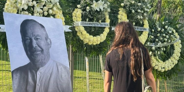 Milarca Fernández lleva ofrenda a Mauricio