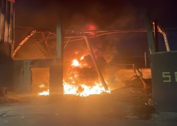 Se registra incendio en fábrica de plásticos en Escobedo