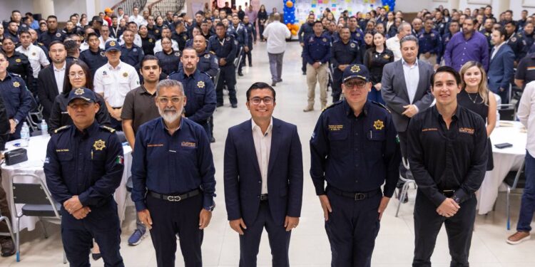 Juárez festeja a policías con rifa de automóvil