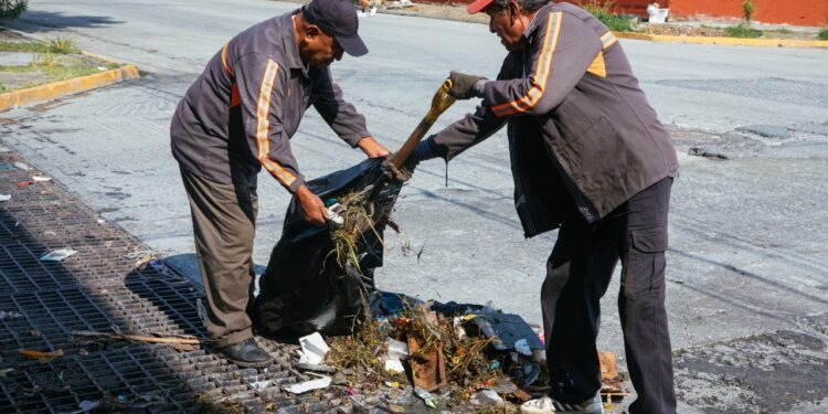 Guadalupe asegura alcantarillas limpias tras las lluvias