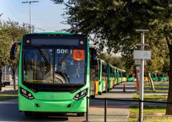 Entrega Gobierno 140 nuevas unidades de transporte público