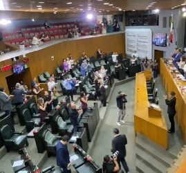 Guarda Congreso de Nuevo León un minuto de silencio y uno de aplausos en honor a Mauricio Fernández