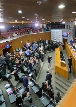 Guarda Congreso de Nuevo León un minuto de silencio y uno de aplausos en honor a Mauricio Fernández