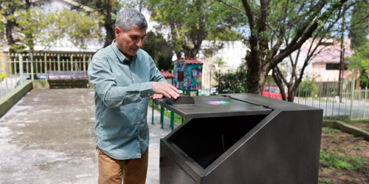 Instalan botes de basura anti osos en San Pedro