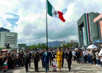 Encabeza Samuel desfile cívico militar