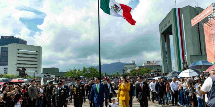 Encabeza Samuel desfile cívico militar
