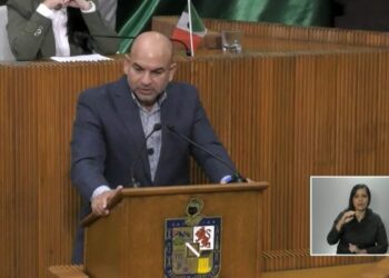 Pide regular transporte privado de personal en Nuevo León