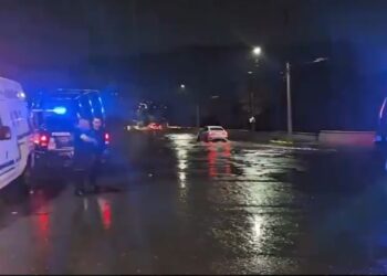 Corriente arrastra a jóvenes y elemento de Fuerza Civil