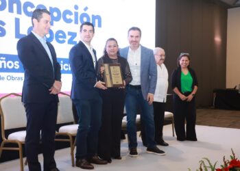 Monterrey reconoce a servidores públicos jubilados y pensionados